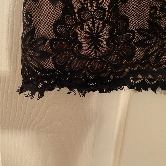 Lovely Lace Style Shell - Picture 4 of 10